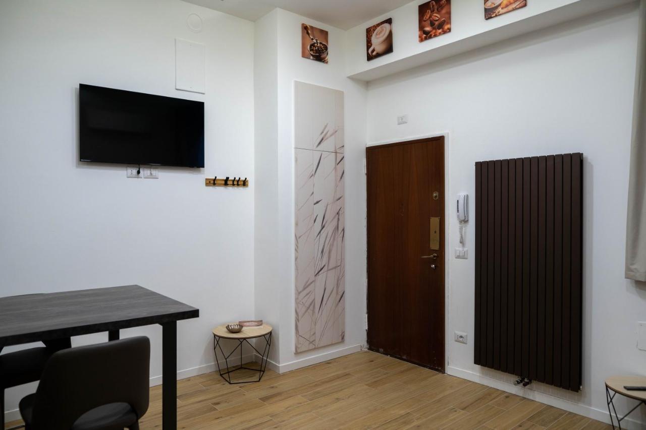 L Arche Comfort & Relax Brown Home Di Via Varesina Milán Exterior foto
